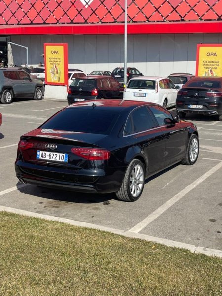 Tirane, shitet makine Audi Nafte, automatik Kondicioner 19.200 km 12.000 €