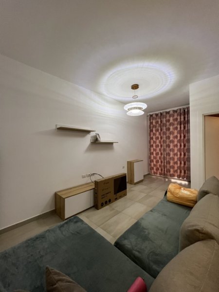 Tirane, jepet me qera apartament 1+1+Ballkon Kati 2, 71 m² 450 € (Kopshti botanik)