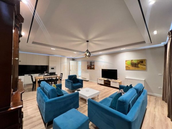 Tirane, jepet me qera apartament 2+1 Kati 6, 130 m² 1.300 € (Rruga e Kosovarëve)