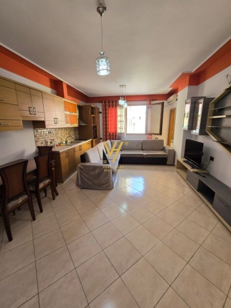 Tirane, shitet apartament 3+1+Ballkon Kati 5, 141 m² 165.000 € (UNAZA E RE)