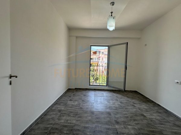 Shqiperi, jepet me qera apartament 2+1+Ballkon Kati 3, 100 m² 400 € (Rruga Don Bosko)