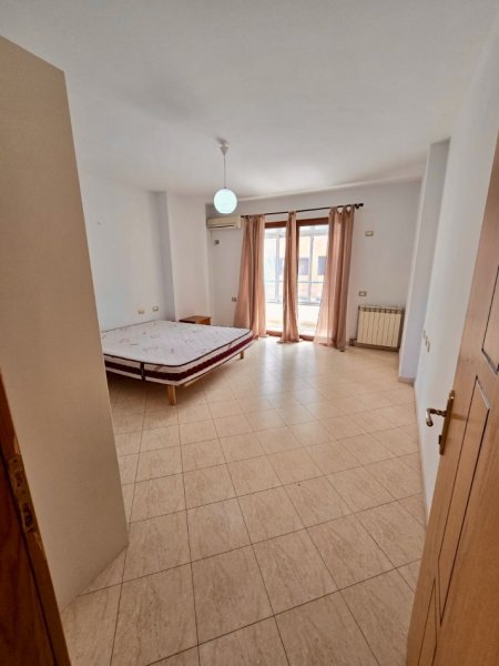 Tirane, shitet apartament 3+1+Aneks+Ballkon Kati 5, 141 m² 165.000 € (Astir)
