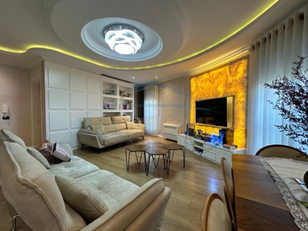 Tirane, jepet me qera apartament 2+1 Kati 4, 104 m² 600 € (Ali Demi)