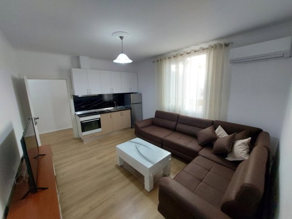 Tirane, jepet me qera apartament 2+1+Ballkon Kati 3, 85 m² 450 € (Rruga e Dibres)