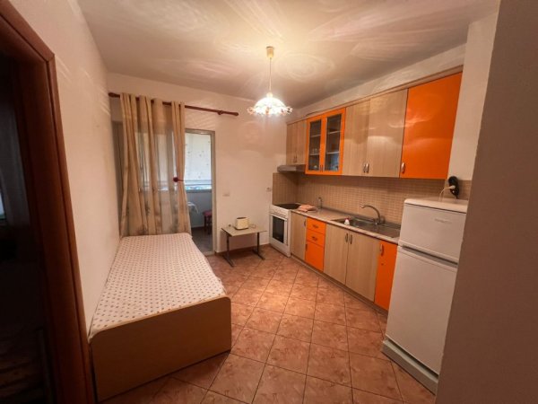 Tirane, jepet me qera apartament 1+1 Kati 2, 70 m² 400 € (Don Bosko)