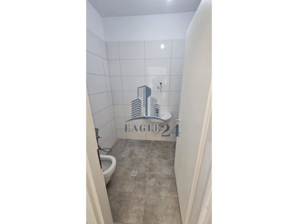 Tirane, shitet apartament 1+1+Aneks Kati 3, 71.000 € (univers city)