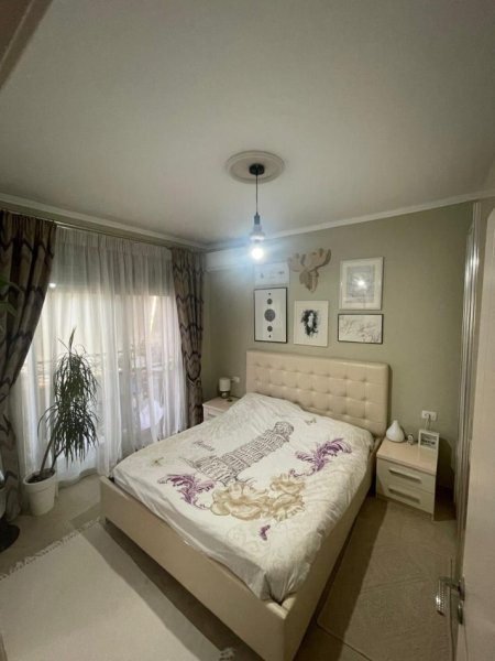Tirane, jepet me qera apartament 2+1+Aneks+Ballkon Kati 3, 104 m² 900 € (Rruga Liqeni i That Pranë Hotel Radison)
