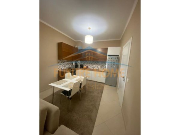 Tirane, jepet me qera apartament 1+1+Ballkon Kati 2, 80 m² 550 € (Komuna Parisit)