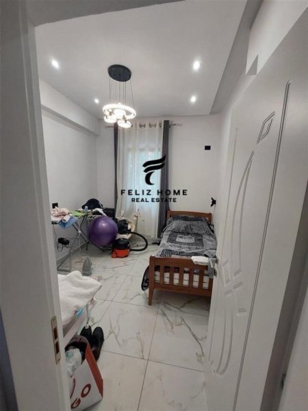 Tirane, shitet apartament 2+1+Ballkon Kati 3, 60 m² 125.000 € (21 DHJETORI)