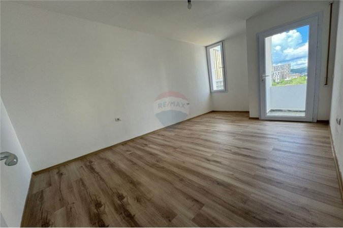 Tirane, jepet me qera apartament 1+1 Kati 2, 82 m² 390 € (Benjamin Kruta)