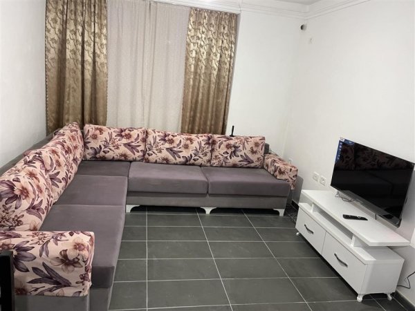 Tirane, jepet me qera apartament 1+1+Ballkon Kati 1, 60 m² 350 € (shkozze)