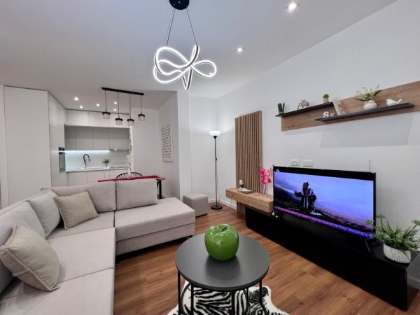 Tirane, jepet me qera apartament 2+1 Kati 7, 110 m² 1.000 € (Pazari i Ri)