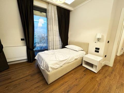 Tirane, jepet me qera apartament 4+1+Ballkon+Post Parkimi Kati 6, 160 m² 3.000 € (Park Gate)