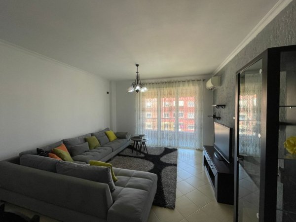 Tirane, jepet me qera apartament 2+1+Ballkon Kati 5, 120 m² 650 € (Rruga Xhanfize Keko, Xhomllik)