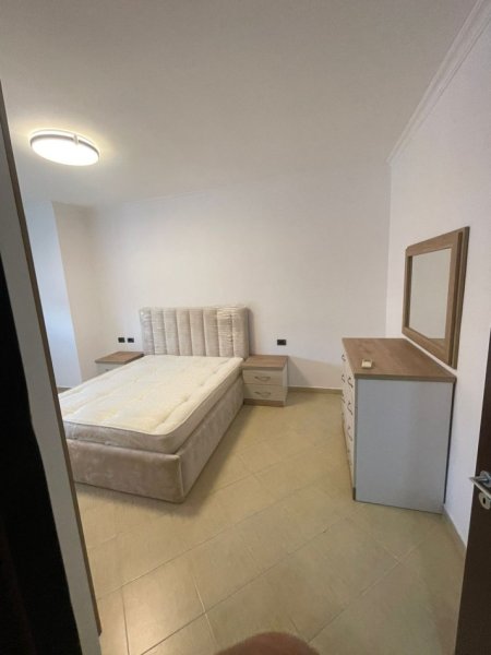 Tirane, jepet me qera apartament 2+1+Ballkon Kati 5, 120 m² 650 € (Rruga Xhanfize Keko, Xhomllik)