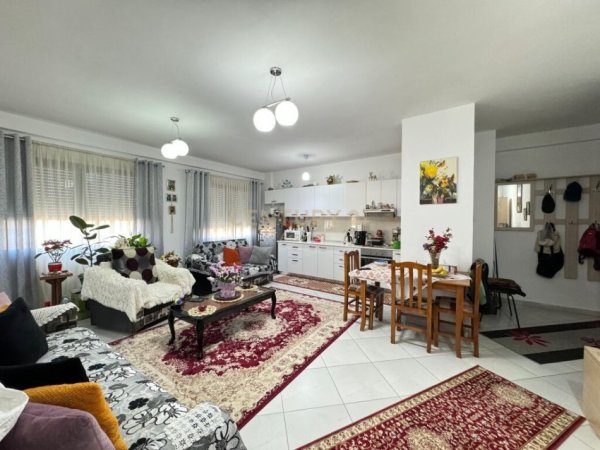 Tirane, shitet apartament 2+1 Kati 4, 106 m² 162.000 € (ali dem)