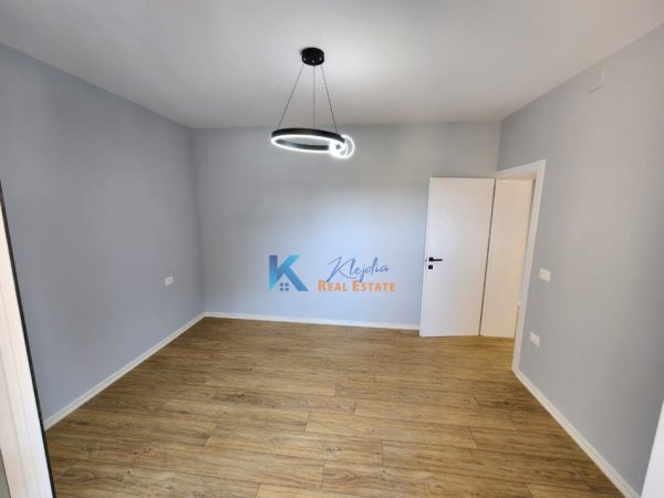 Tirane, shitet apartament 2+1 Kati 3, 80 m² 145.000 € (Ish Stacioni i Trenit, brenda Unazes)