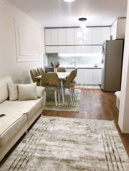 Tirane, shitet apartament 3+1+Ballkon Kati 2, 123 m² (5 Maj)