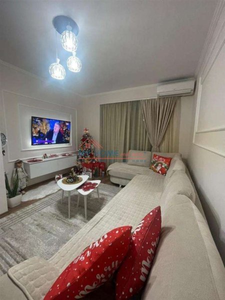 Tirane, shitet apartament 3+1+Ballkon Kati 2, 123 m² (5 Maj)