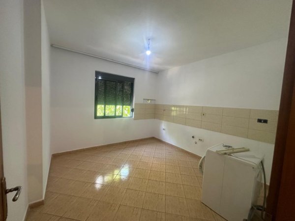 Tirane, shitet apartament 2+1 Kati 2, 93 m² 140.000 € (Rruga Riza Cerova)