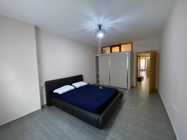 Tirane, jepet me qera apartament 2+1 Kati 3, 114 m² 450 € 