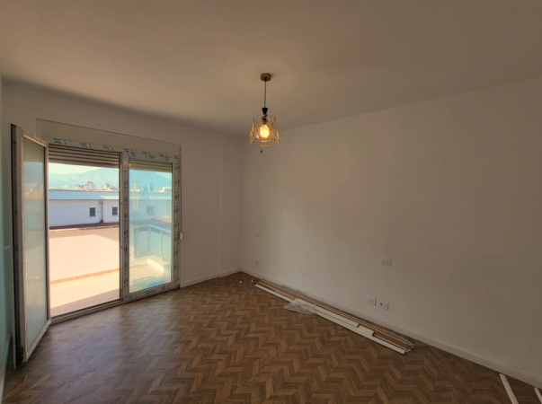 Tirane, shes apartament 2+1+Ballkon Kati 2, 98 m² 175.000 € (Kodra e Diellit)