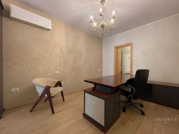 Tirane, jepet me qera zyre Kati 2, 100 m² 850 € (Rruga e Bogdaneve)