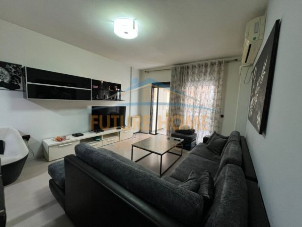 Tirane, shitet apartament 2+1+Ballkon Kati 4, 96 m² 230.000 € (Komuna e Parisit)