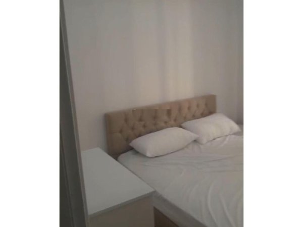 Tirane, jepet me qera apartament 1+1 Kati 3, 66 m² 460 € (Xhamllik)