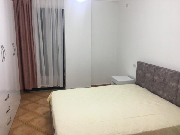 Tirane, jepet me qera apartament 2+1 Kati 1, 105 m² 500 € (Fresk)