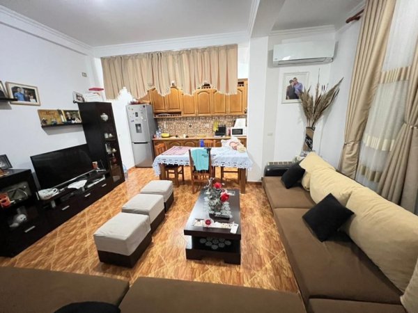 Tirane, jepet me qera apartament 2 Katshe Kati 2, 229 m² 1.200 € (ALI DEMI)