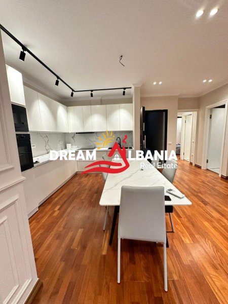 Tirane, jepet me qera apartament 2+1+Ballkon + Verande, Kati 8, 210 m² 1.700 € (Rruga e Kavajes)