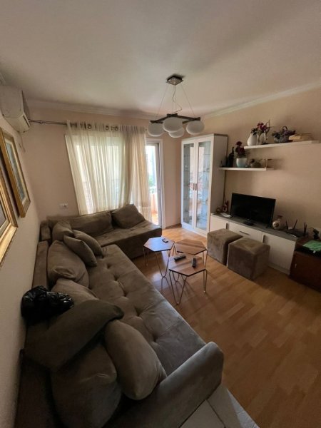 Tirane, jepet me qera apartament 2+1+Aneks Kati 5, 75 m² 600 € (Pazari i ri)