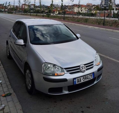 Tirane, shitet makine Volkswagen Golf 5 Viti 2005, 3.999 Euro