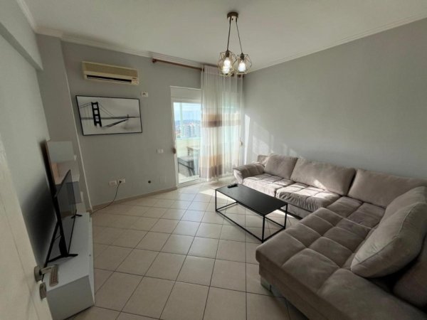 Tirane, jepet me qera apartament 2+1 Kati 10, 87 m² 550 € (Komuna e parisit)