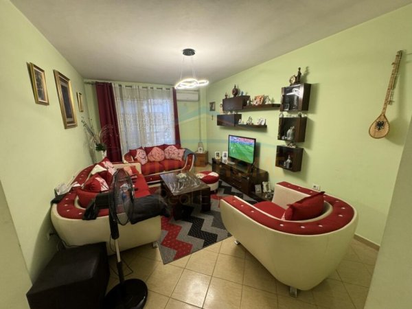 Tirane, shitet apartament 2+1 Kati 3, 102 m² 128.000 € (Unaza e Re)