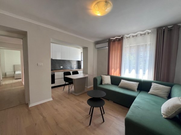 Tirane, jepet me qera apartament 1+1 Kati 3, 53 m² 400 € (Ferit Xhajko)