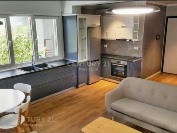 Tirane, jepet me qera apartament 1+1+A+BLK Kati 2, 75 m² 600 Euro (Qendra Tregetare TEG)
