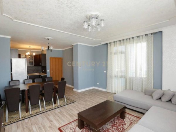 Tirane, jepet me qera apartament 3+1 Kati 11, 143 m² 800 € (ish ekspozita)