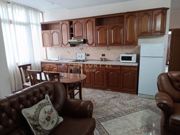 Tirane, jepet me qera apartament Kati 6, 100 m² 300 € 