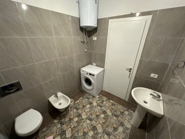 Tirane, shitet apartament 2+1+Ballkon Kati 1, 90 m² 108.000 € (Rruga Dajti)