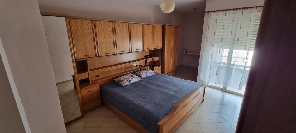 Tirane, jepet me qera apartament 1+1+Ballkon Kati 4, 74 m² 500 € (KOPSHTI BOTANIK)