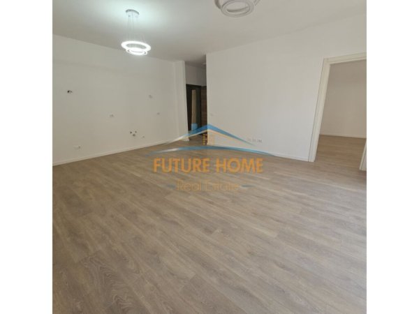 Tirane, jepet me qera zyre Kati 1, 75 m² 950 € (Myslym Shyri)