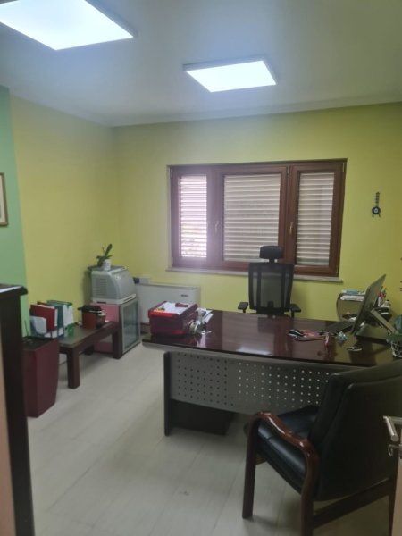 Tirane, shitet apartament 3+1+2 tualete   165 m² 495.000 €   ish Blloku