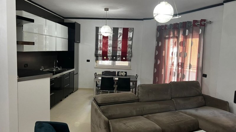 Tirane, jepet me qera apartament 2+1 Kati 3, 97 m² 750 € (Sheshi Willson)