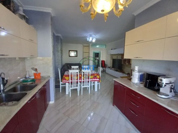 Durres, shitet apartament 2+1+Ballkon Kati 11, 102 m² 110.000 € (Stacioni i Trenit)