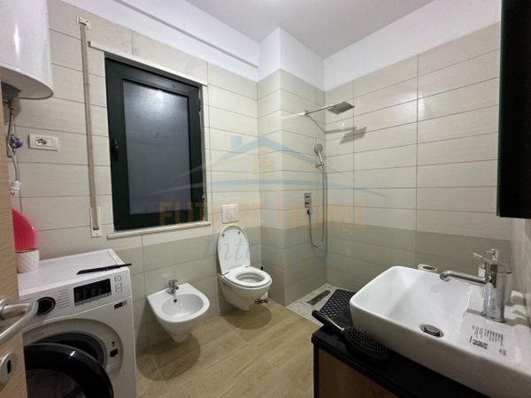 Tirane, jepet me qera apartament 2+1+Ballkon Kati 4, 105 m² 600 € (Unaza e Re Green City)