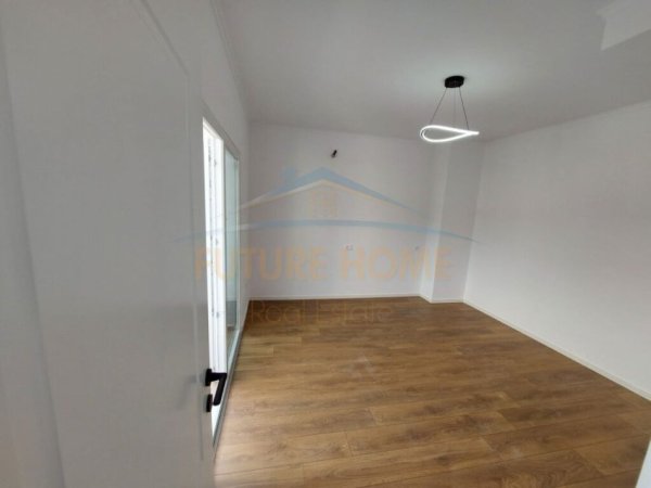 Tirane, shitet apartament 2+1+Ballkon Kati 10, 100 m² 215.000 € (Rruga Barrikadave)