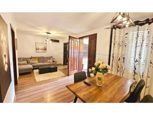 Tirane, jepet me qera Shtepi Private  2+1+Ballkon Kati 0, 100 m² 700 € (Qender)