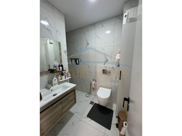 Tirane, shitet apartament 2+1+Ballkon Kati 7, 76 m² 135.000 € (Ish Fusha E Aviacionit)